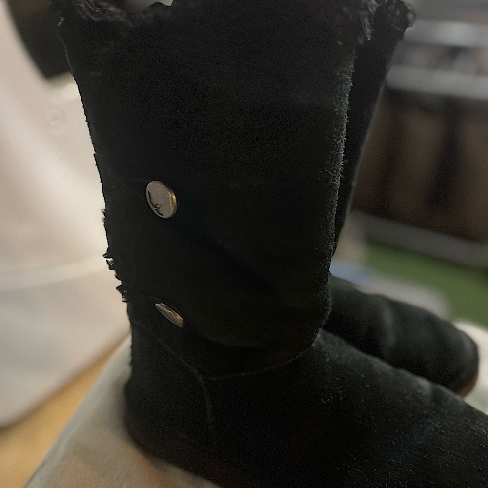 Size 3 girls Koolaburra by UGG boots. Super warm and stylish!